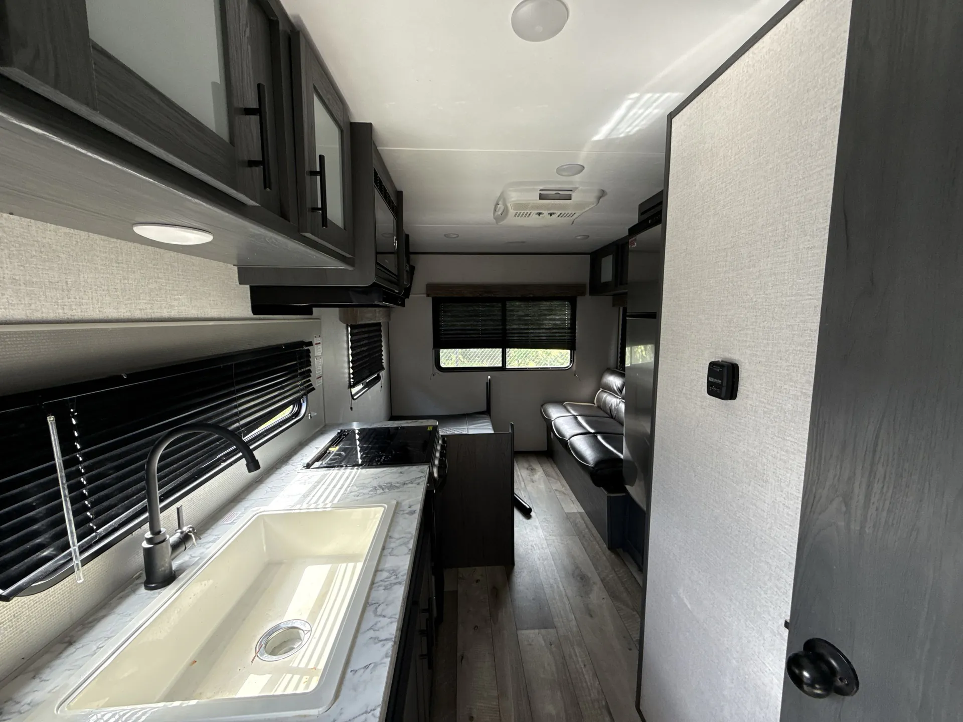 2022 dutchmen Aspen Trail Le 21RD — living area main