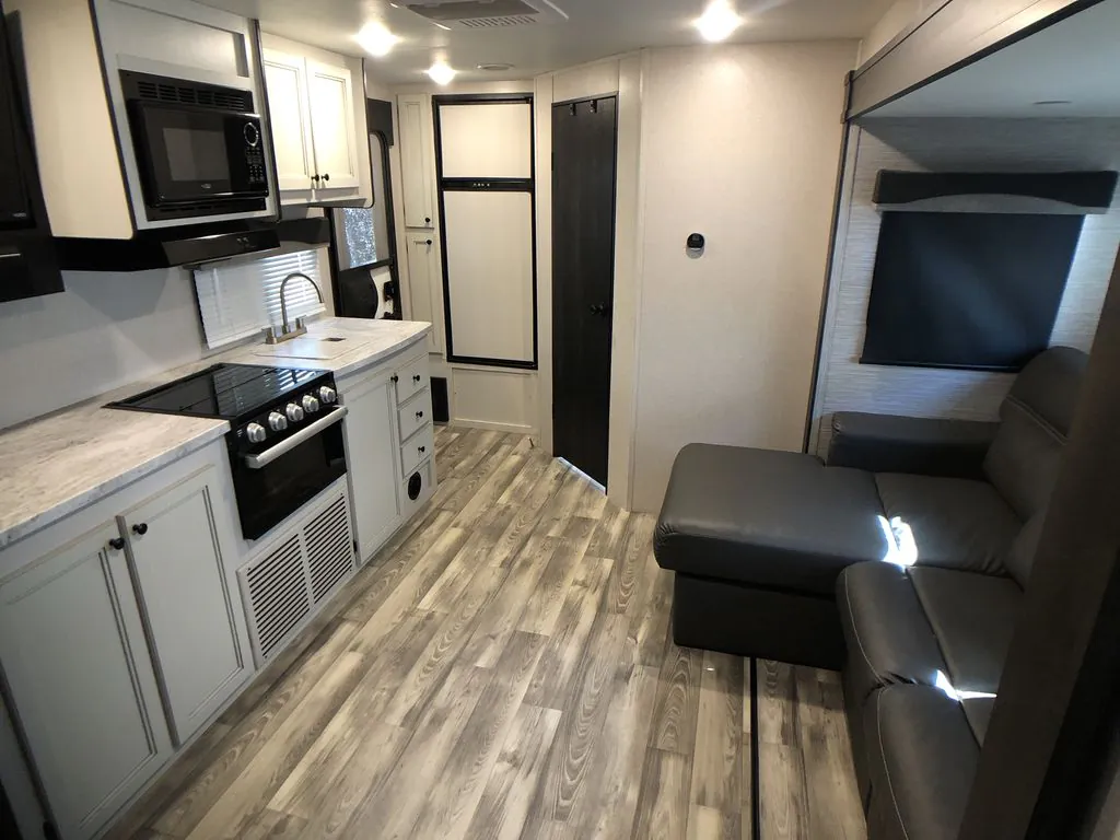 2022 Highland Ridge Silverstar S-Lite 212FB - Photo 3