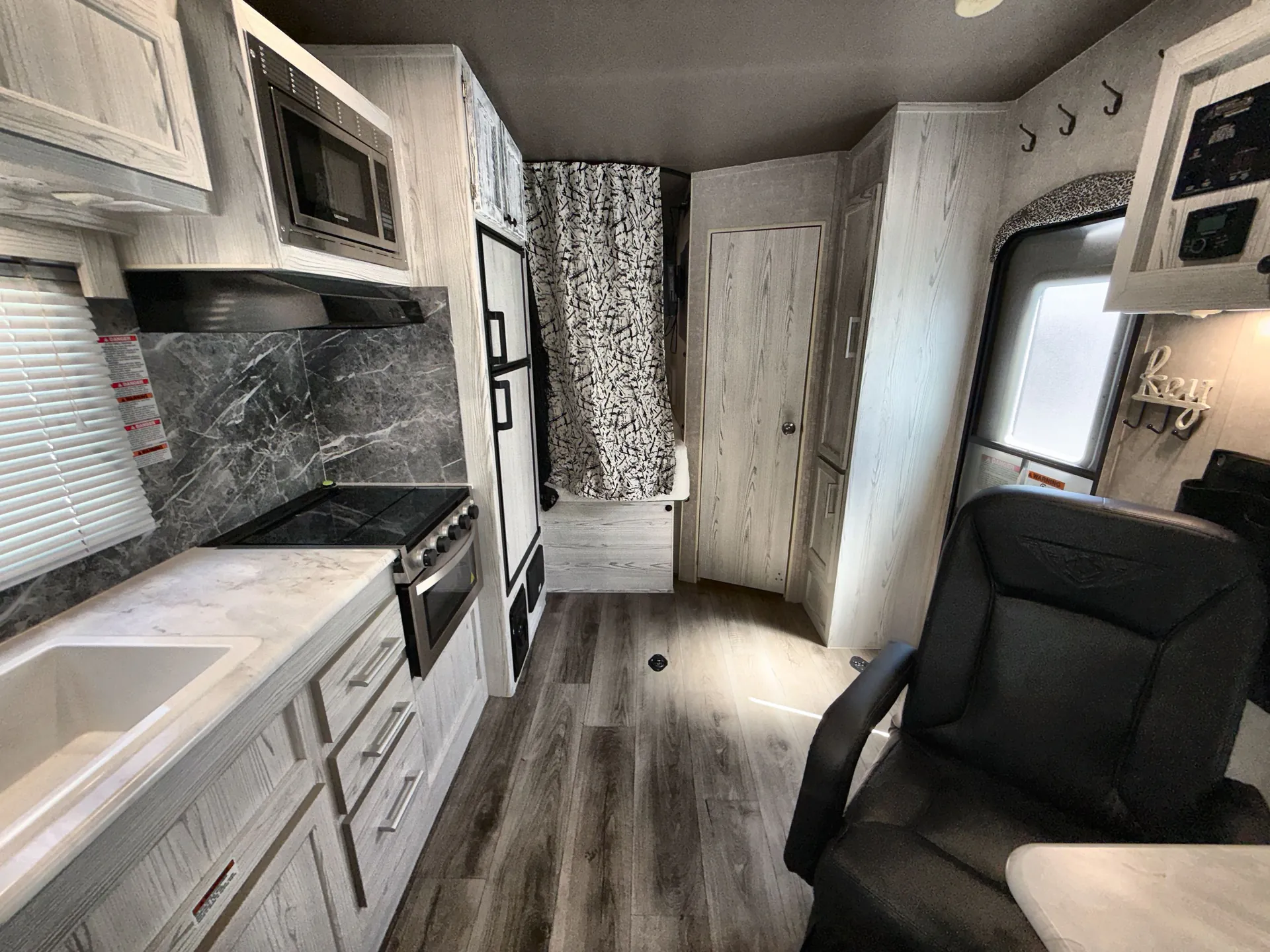 2023 eclipse rv Attitude Limited 19FBG-LE - Photo 4