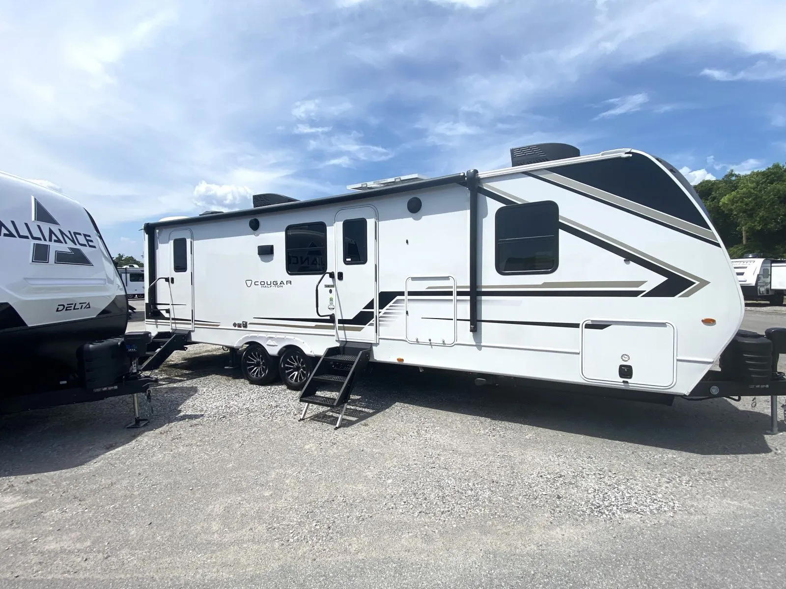 2026 Keystone RV Cougar Half-Ton 28BHS - Photo 3