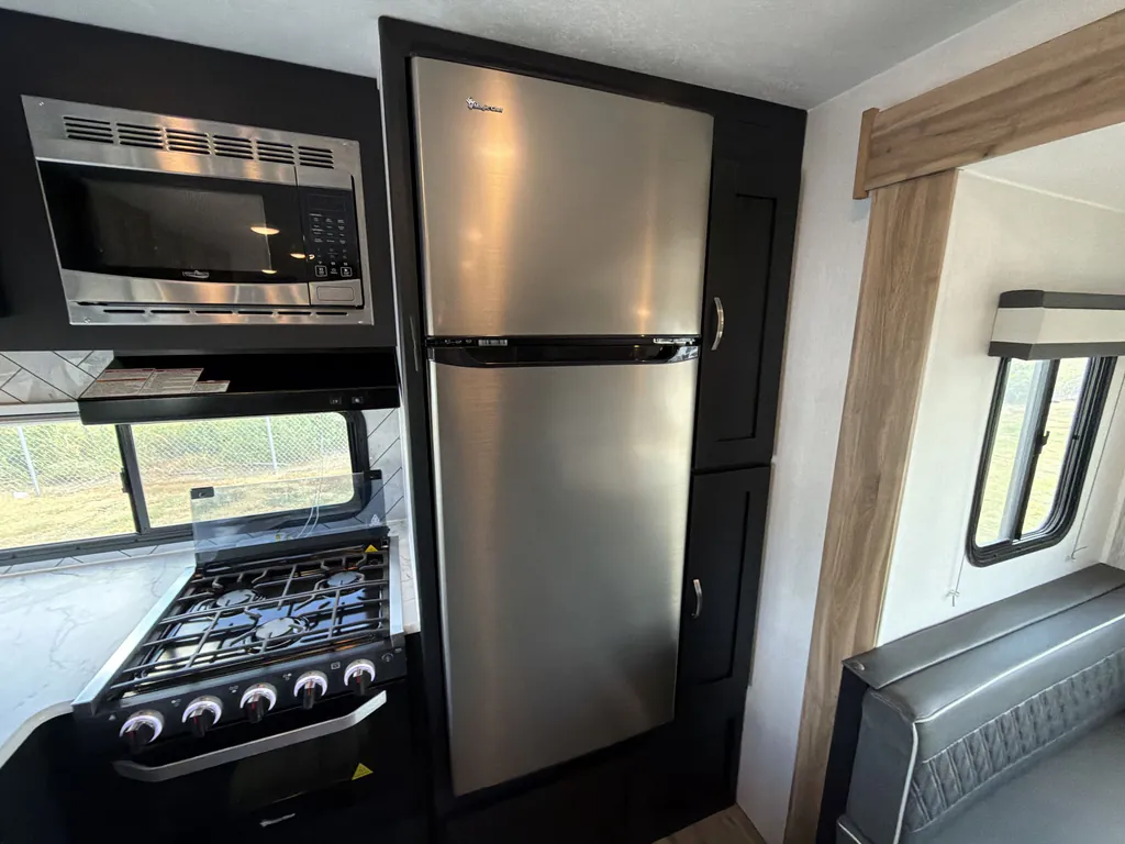 2023 Coachmen Freedom Express Ultra Lite 274RKS, Photos photo 8