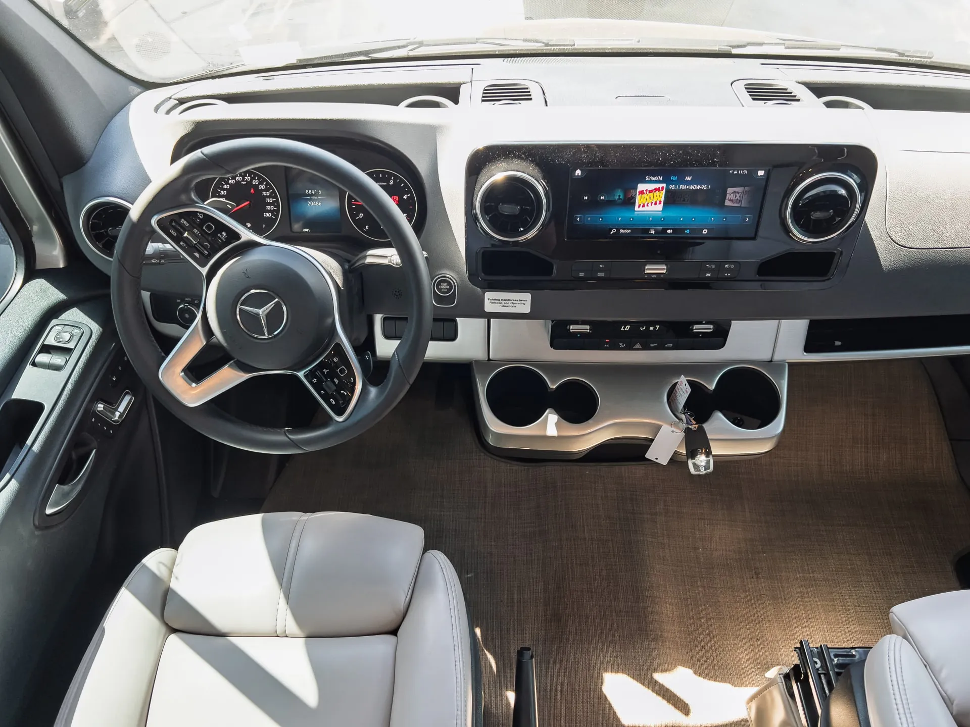 2022 Thor Motor Coach Tiburon 24FB - Photo 3