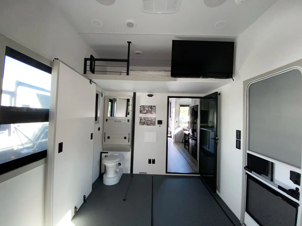 2026 Brinkley Model G 3950, Photos photo 27