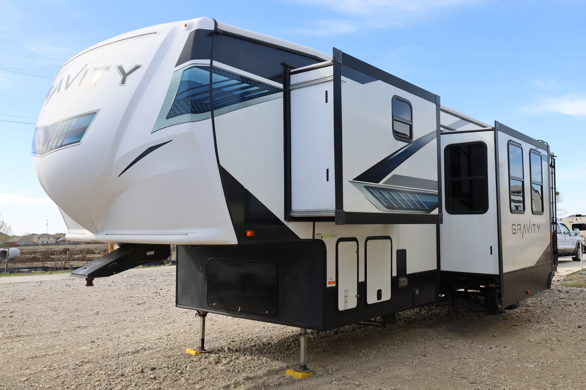 2021 Heartland Gravity 3340 - Photo 3