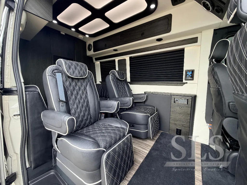 2025 Midwest Automotive Designs Luxe Cruiser D4, Photos photo 23