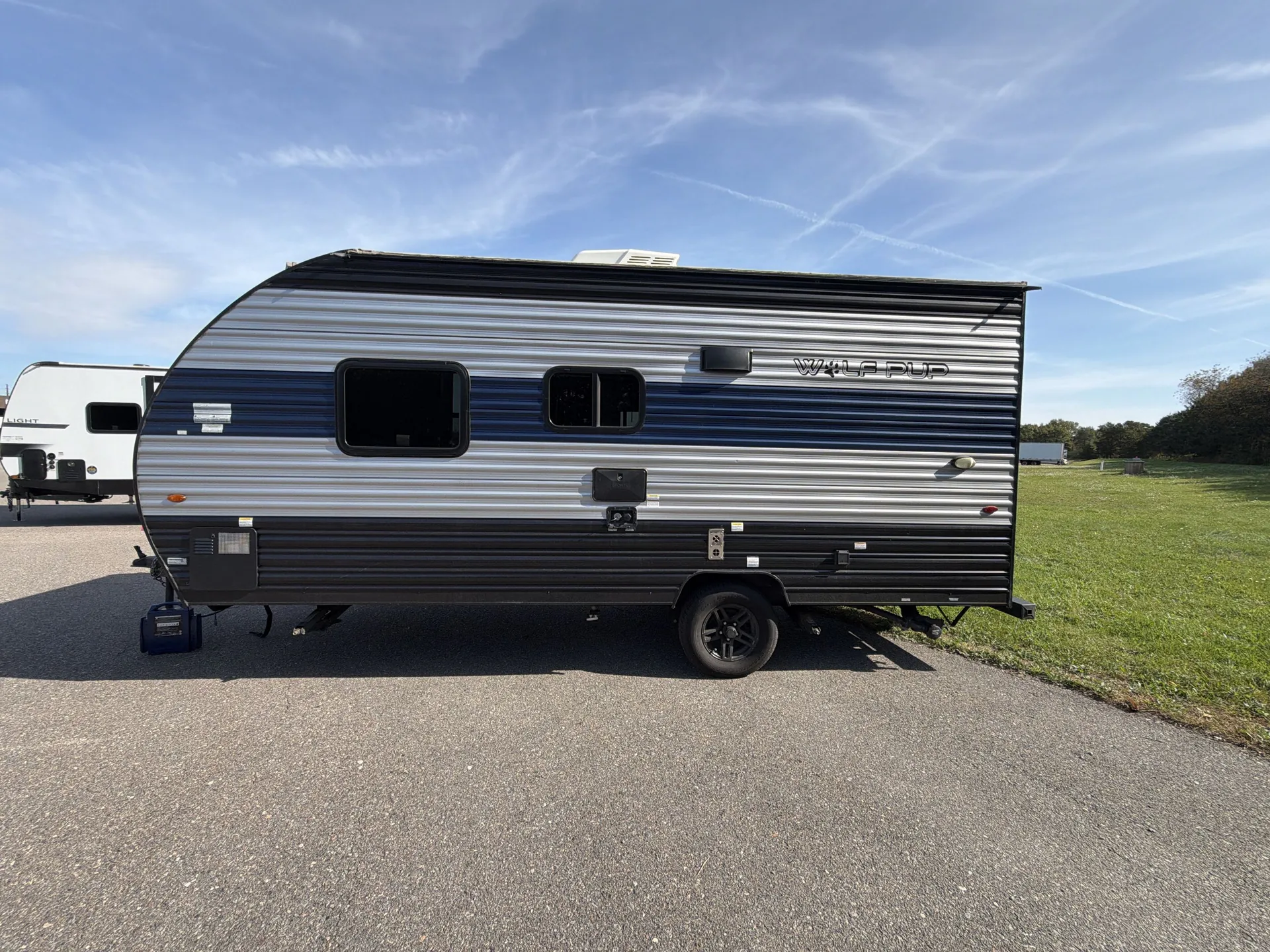 2022 Forest River Cherokee Wolf Pup 16FQ — off campside