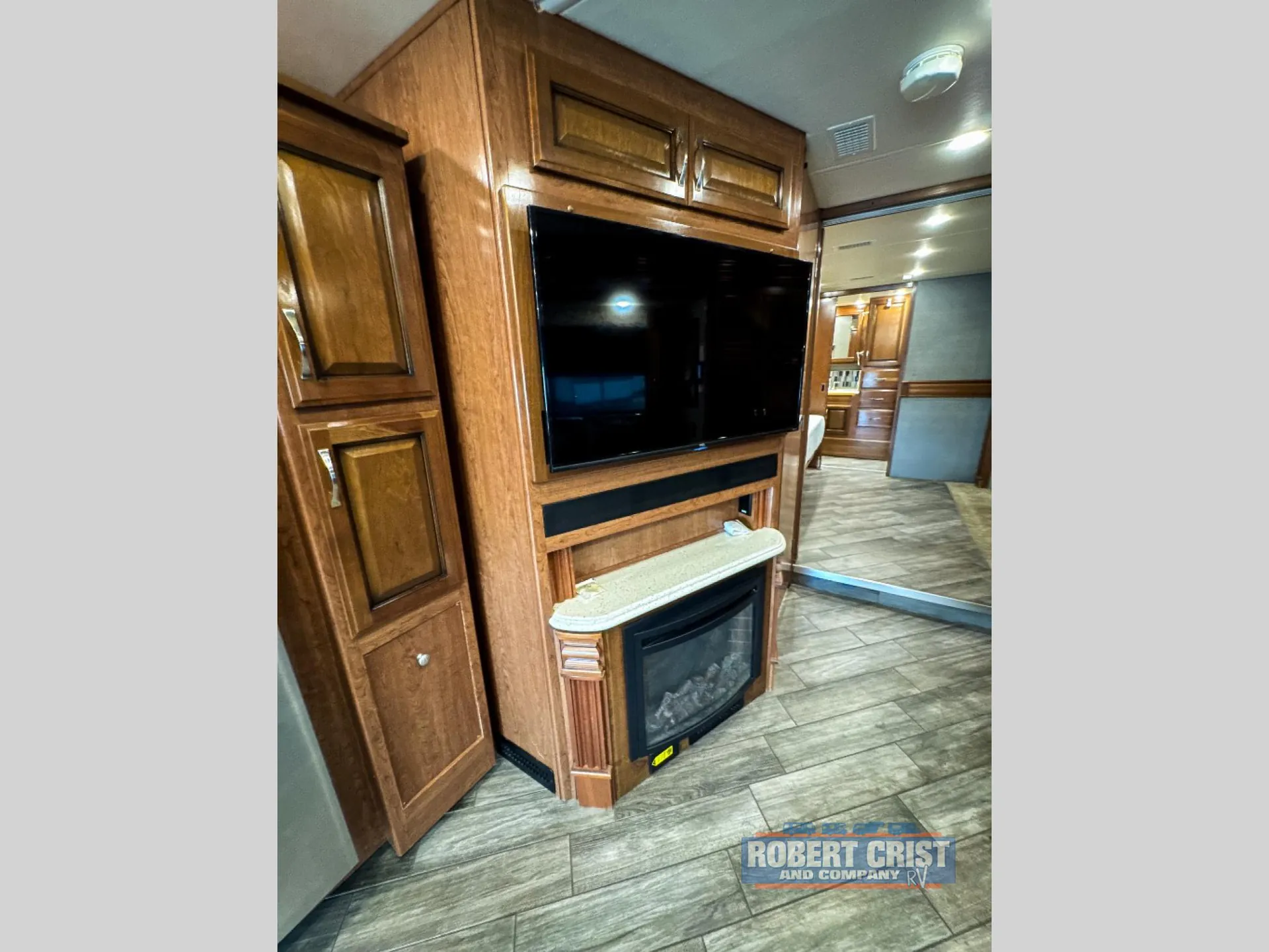 2018 Fleetwood Discovery 38K - Photo 3
