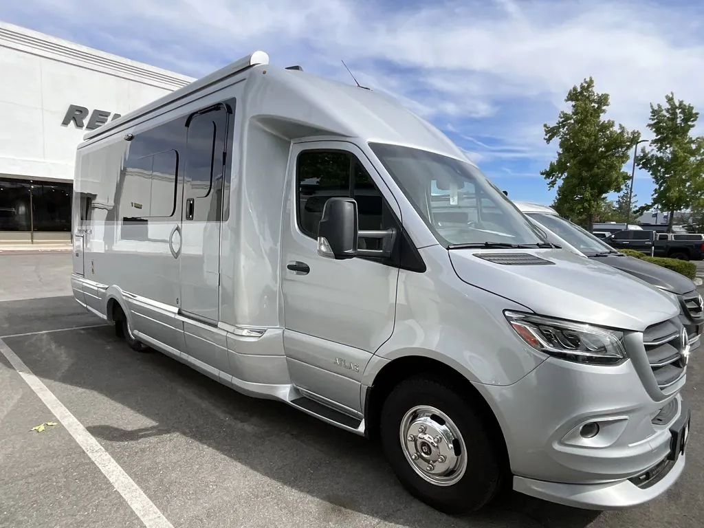 2022 Airstream Atlas BASE - Photo 2