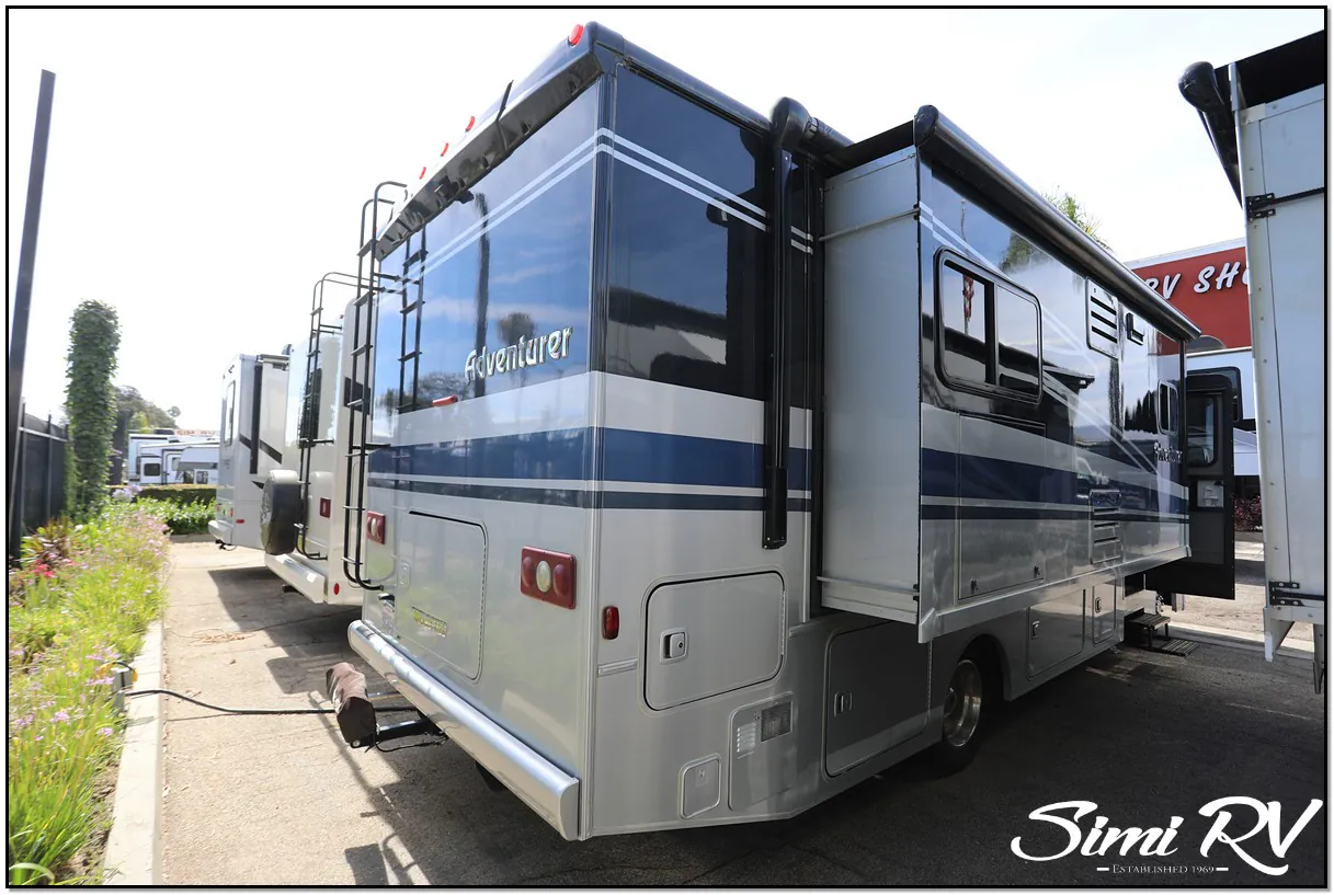 2020 Winnebago Adventurer 27N - Photo 4