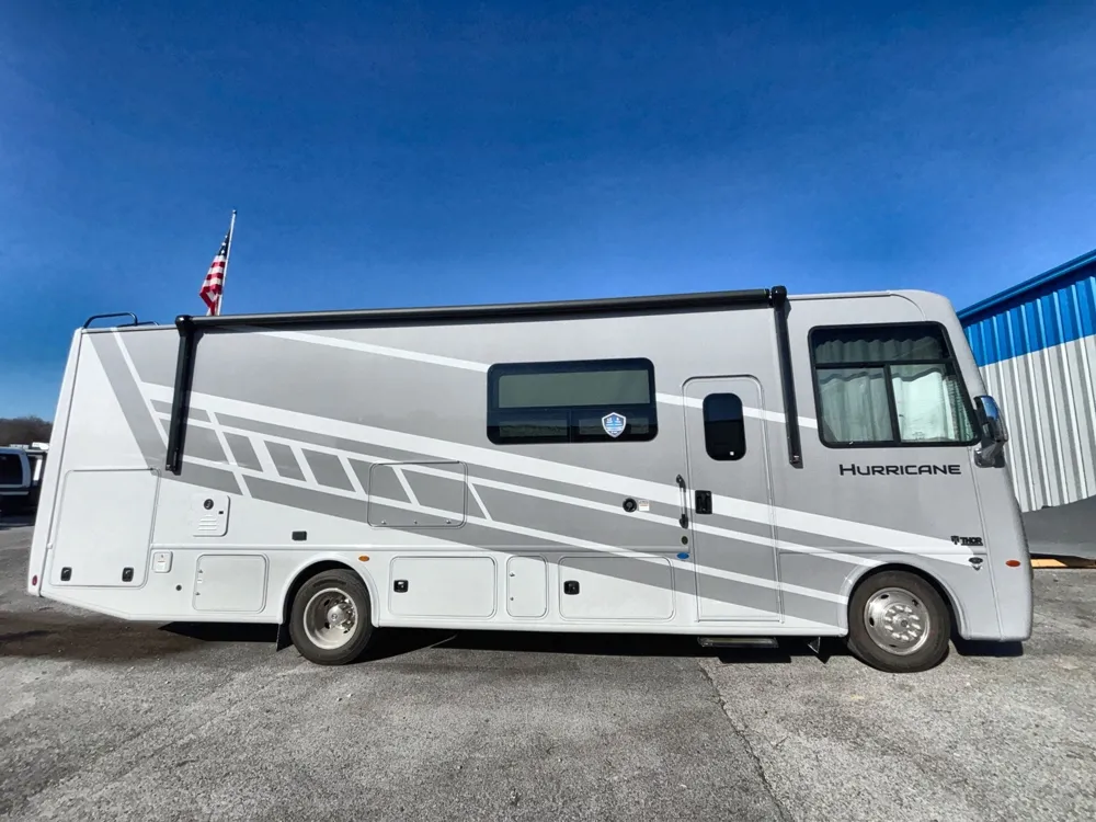 2026 Thor Motor Coach Hurricane 29L - Photo 2