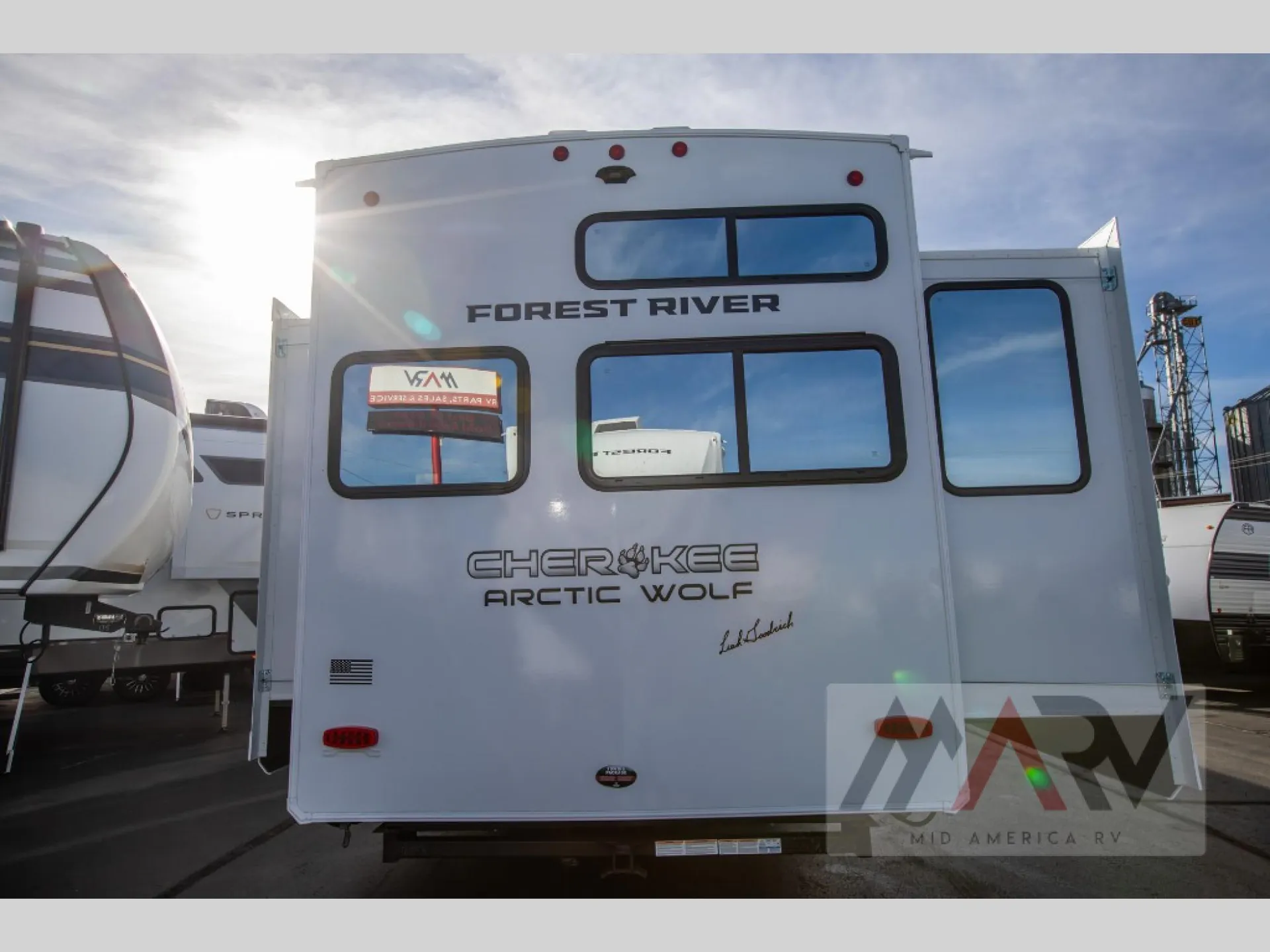 2026 Forest River Cherokee Arctic Wolf 38LEAHG — Photo 5