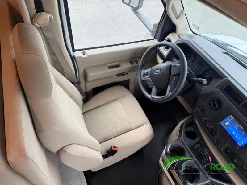 2027 Thor Motor Coach Chateau 22Z - Photo 4