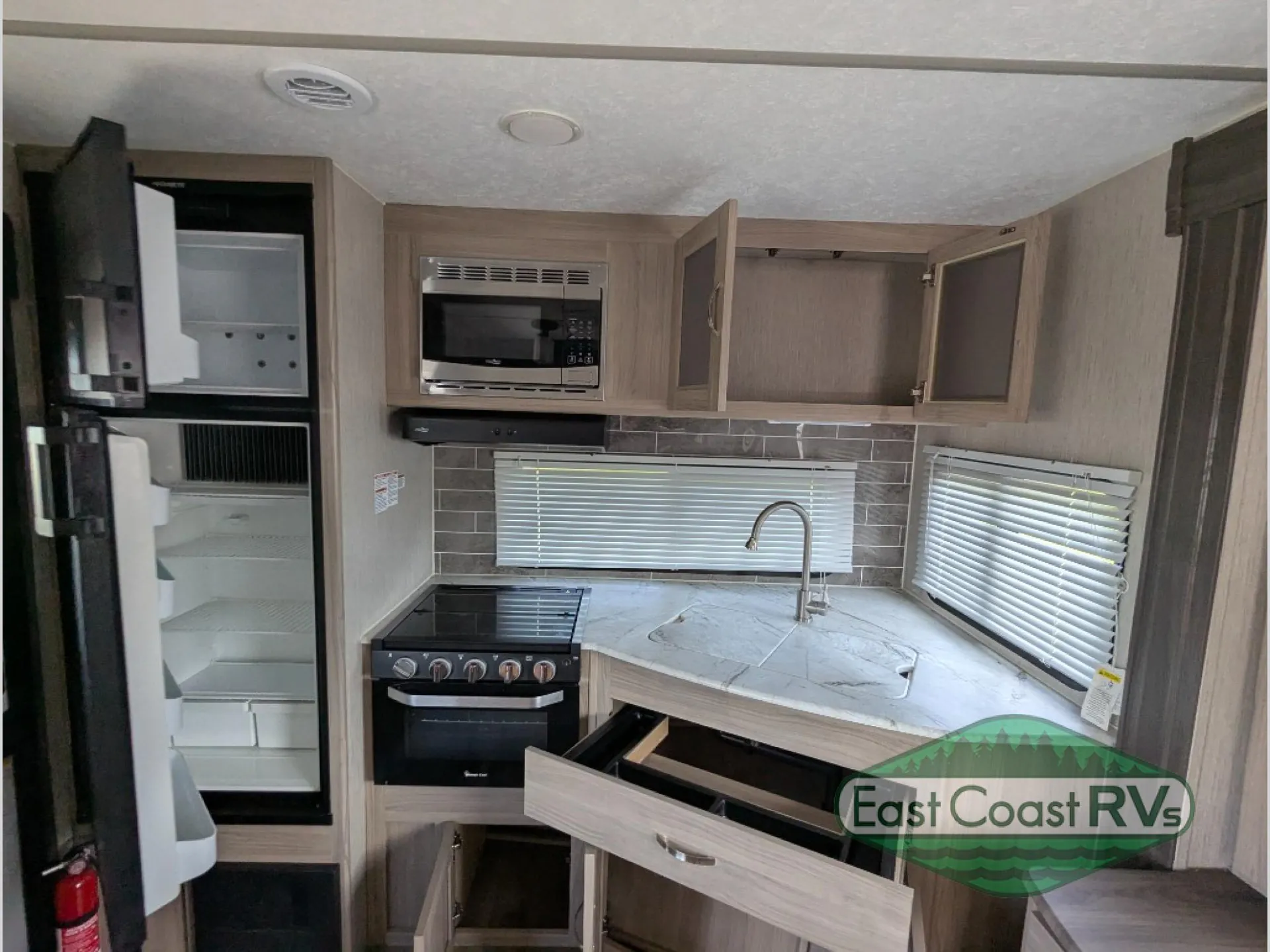 2021 Coachmen Freedom Express Ultra Lite 246RKS - Photo 4