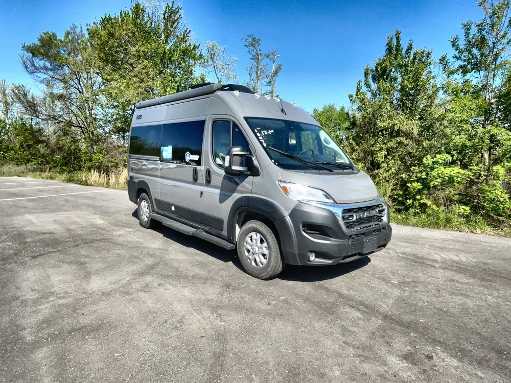 2025 Thor Motor Coach Rize 18M - Photo 2
