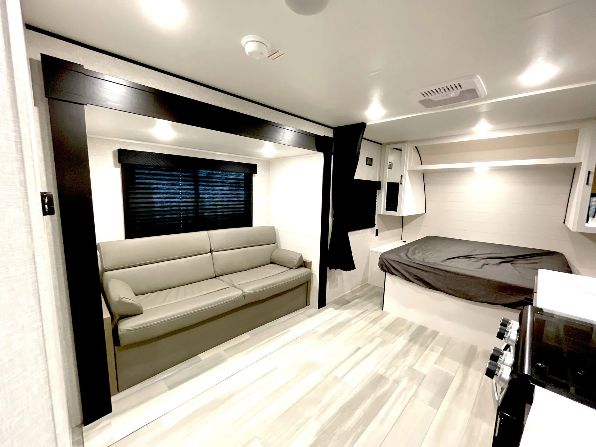 2025 Starcraft Autumn Ridge 20FBS — living area main