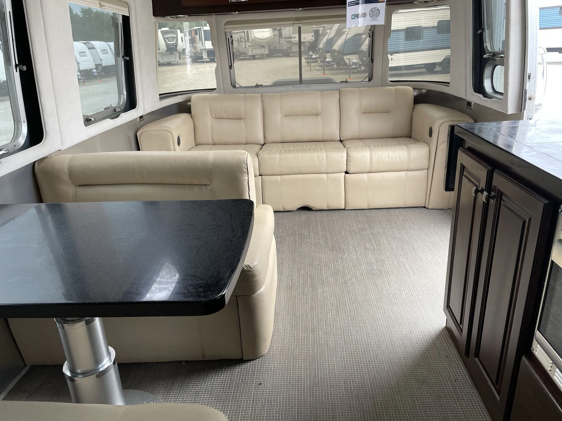 2016 airstream Classic 30 — living area main