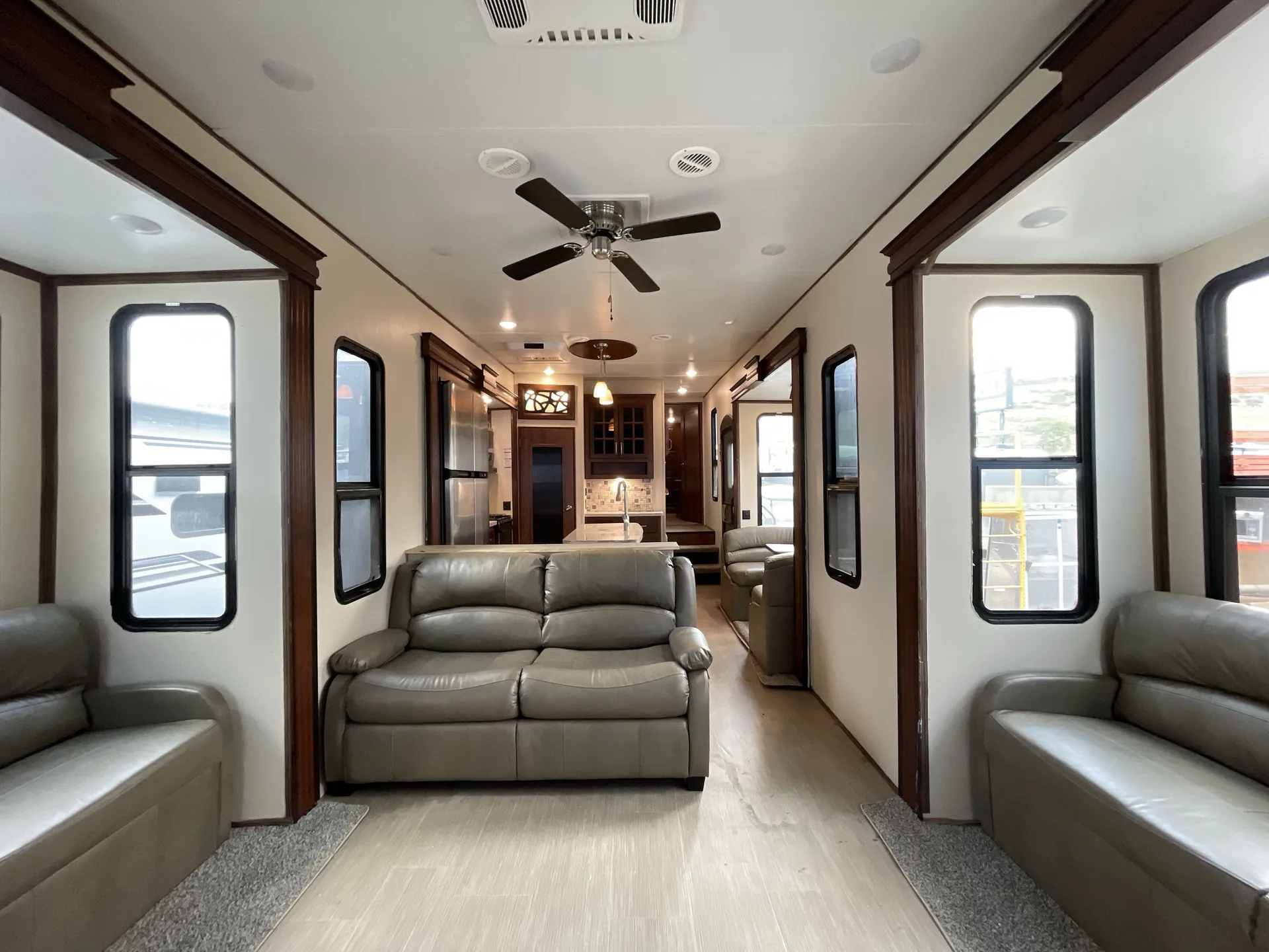2017 Keystone Avalanche 370RD — living area main