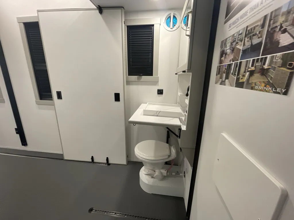 2026 Brinkley Model G 3950, Photos photo 26