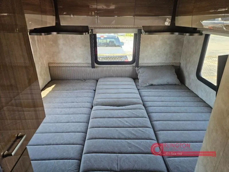 2019 Winnebago Navion 24V - Photo 4