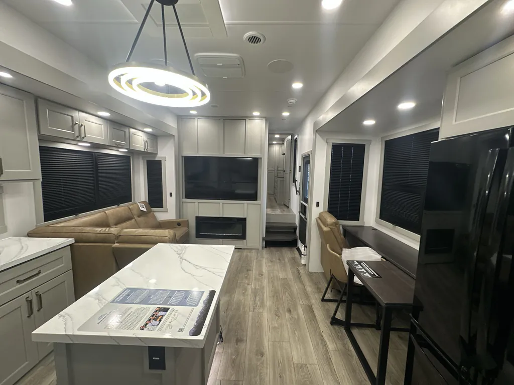 2026 Brinkley Model G 3950, Photos photo 5