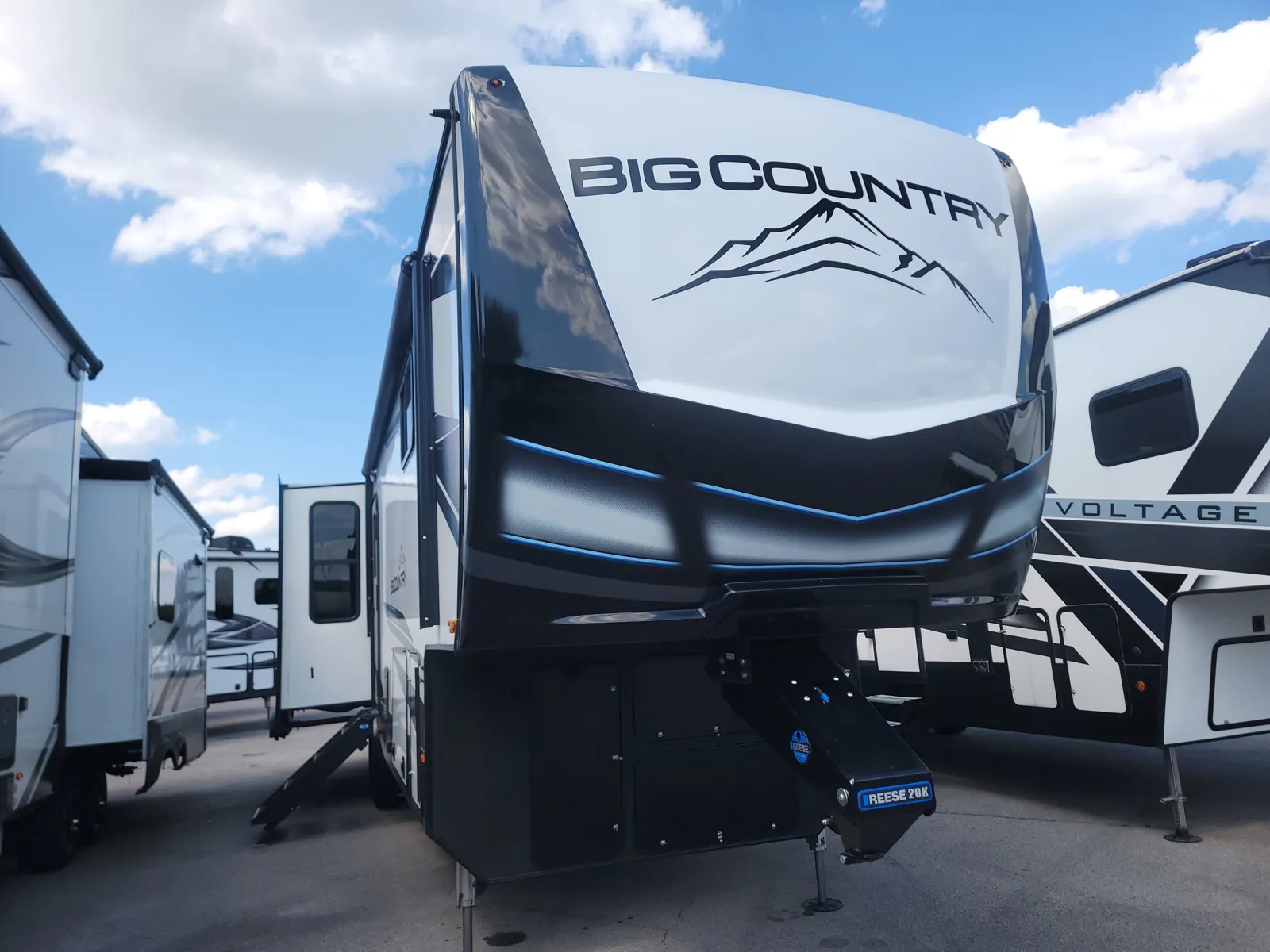 2023 Heartland Big Country 3500SS - Photo 2