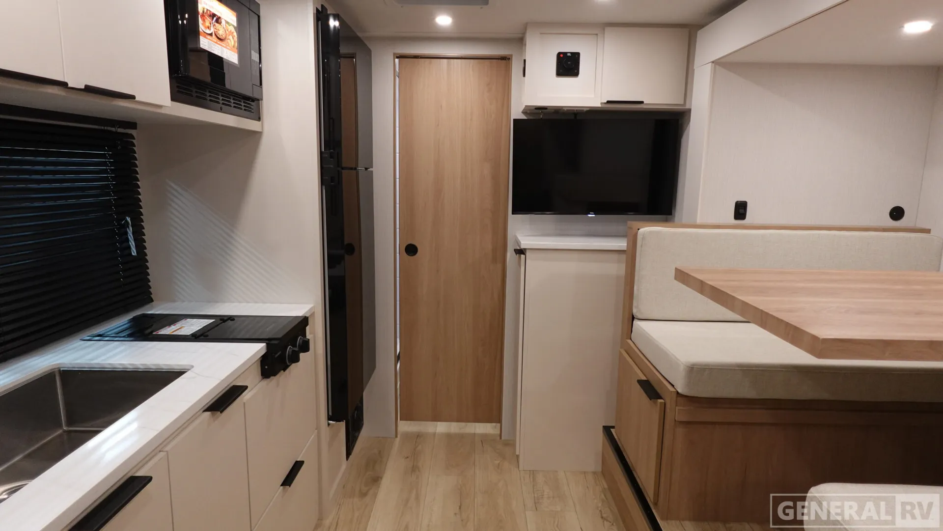 2026 Winnebago Micro Minnie 2108DS - Photo 3