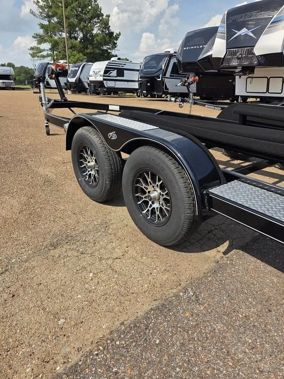 2015 FLOATAIR BOATLIFTS 24' FRONT MOUNT - Photo 2