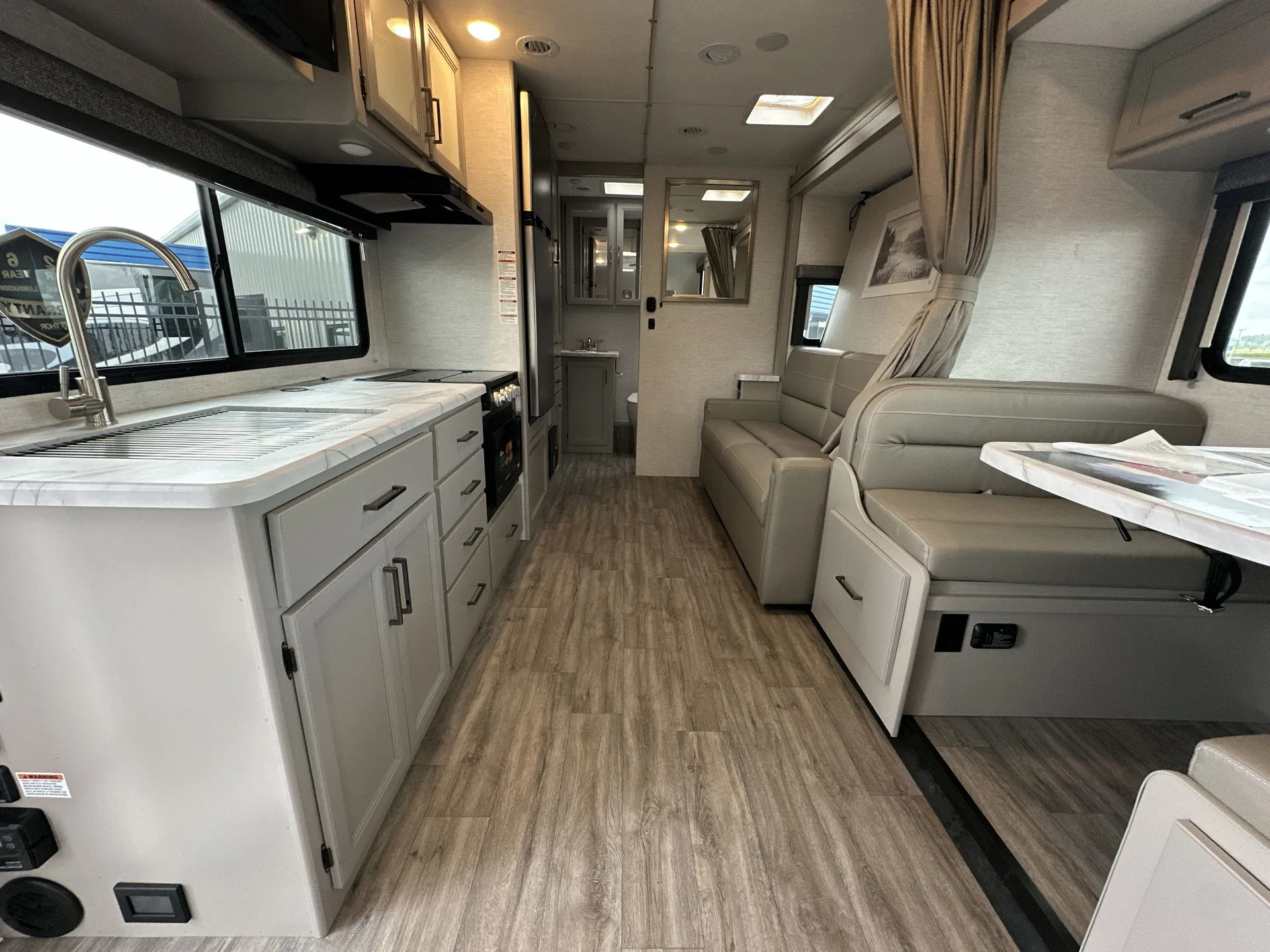 2025 Thor Motor Coach Coleman 24CL - Photo 3