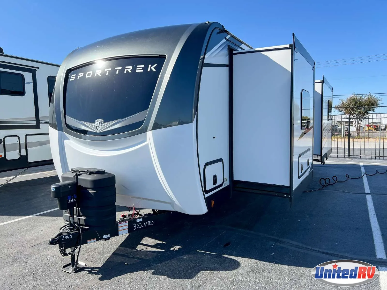 2026 VENTURE RV SPORTTREK TOURING 302VRD - Photo 4