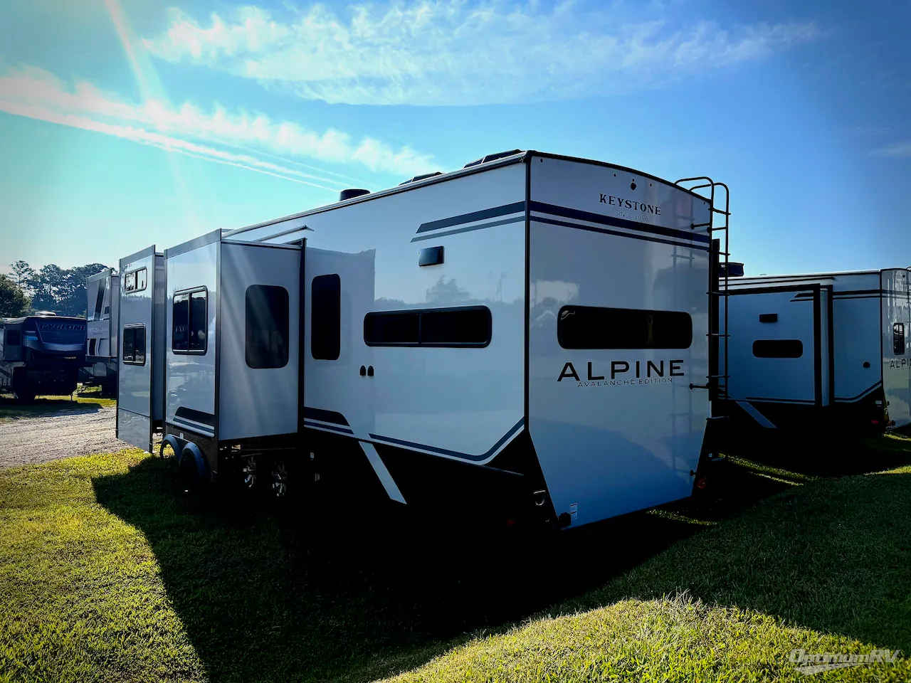2026 Keystone Alpine Avalanche Edition 379MB - Photo 4