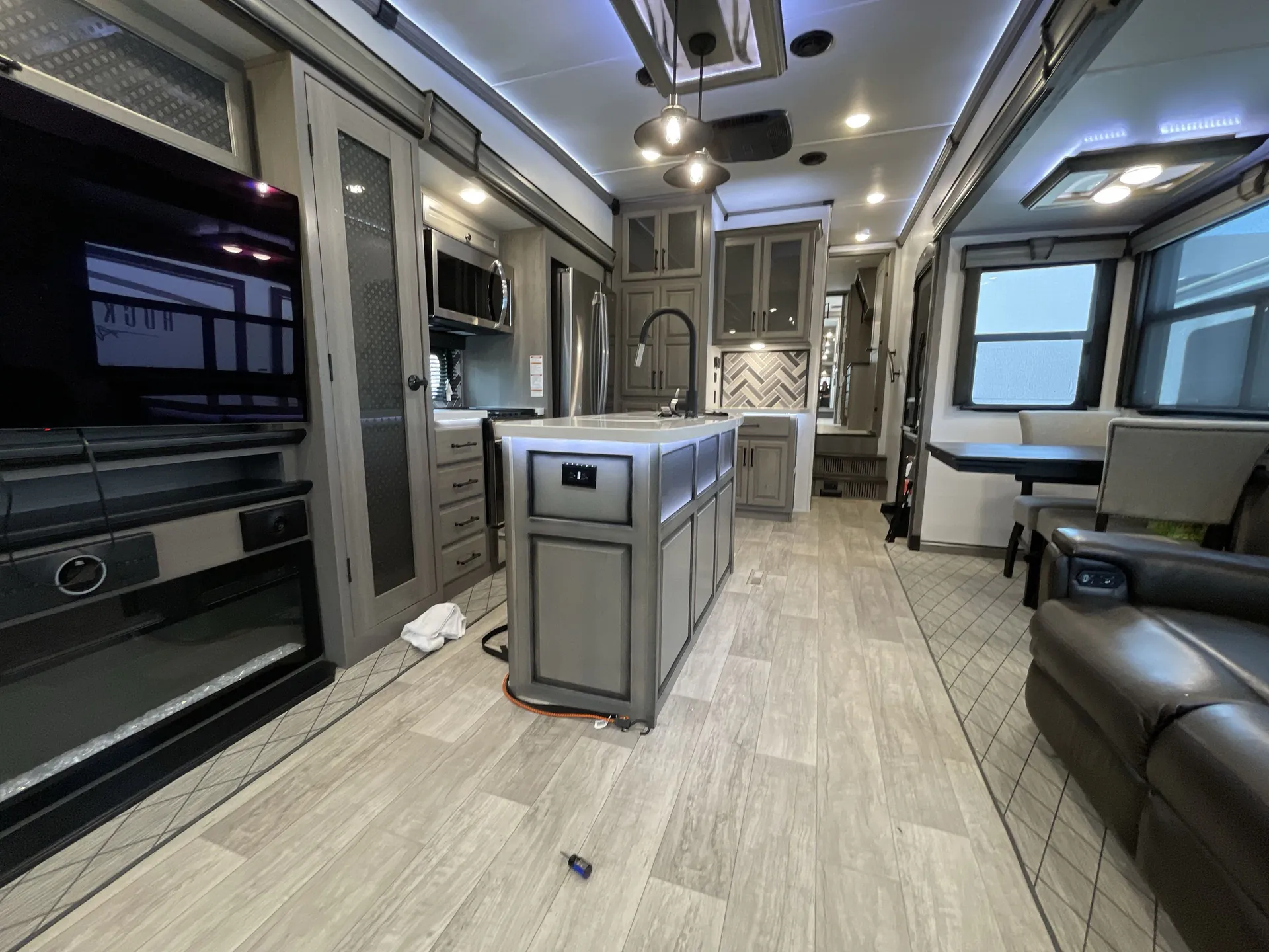 2022 Keystone Montana 3931FB — living area main