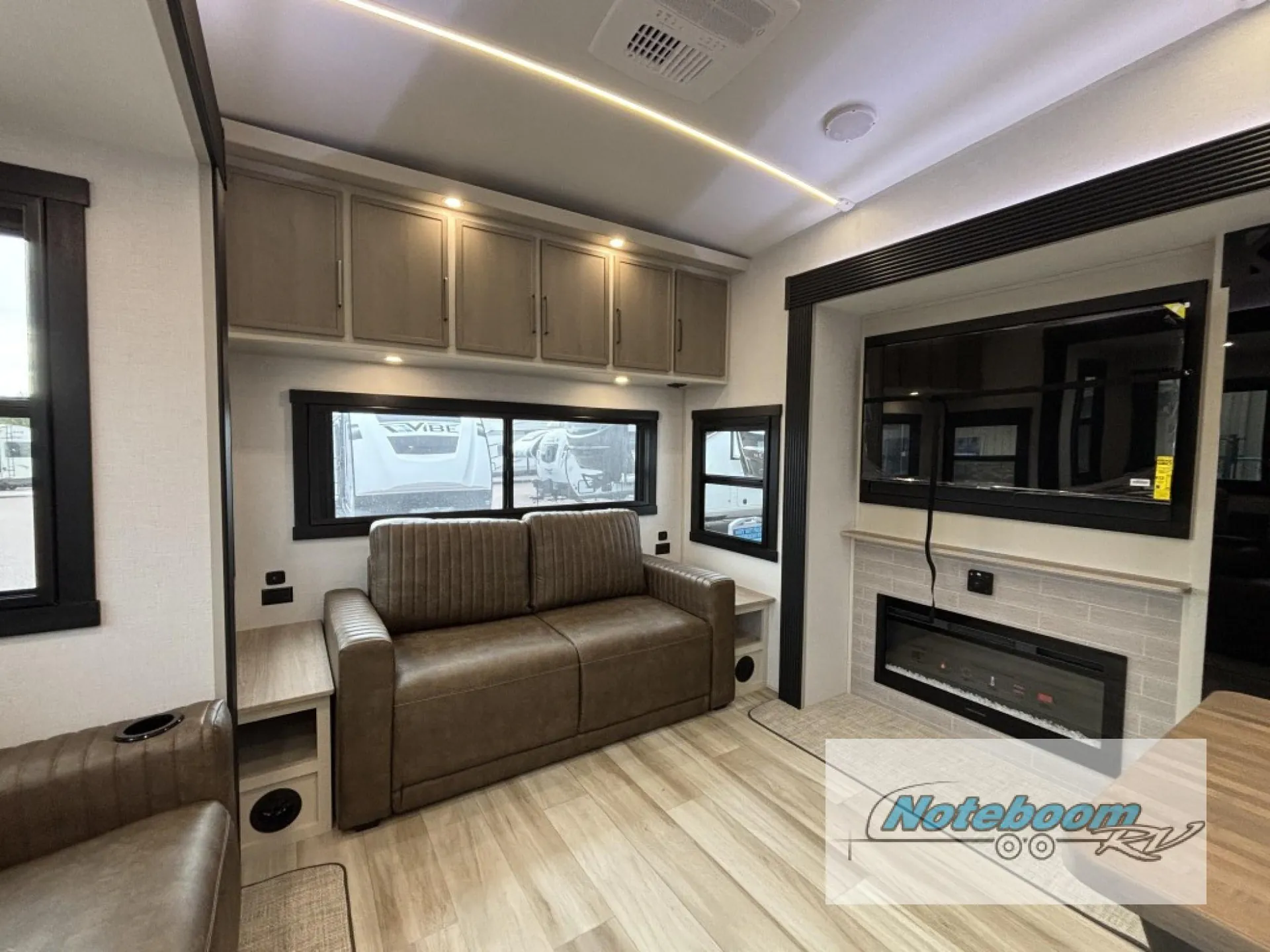 2027 Forest River Wildwood Heritage Glen 380WDR