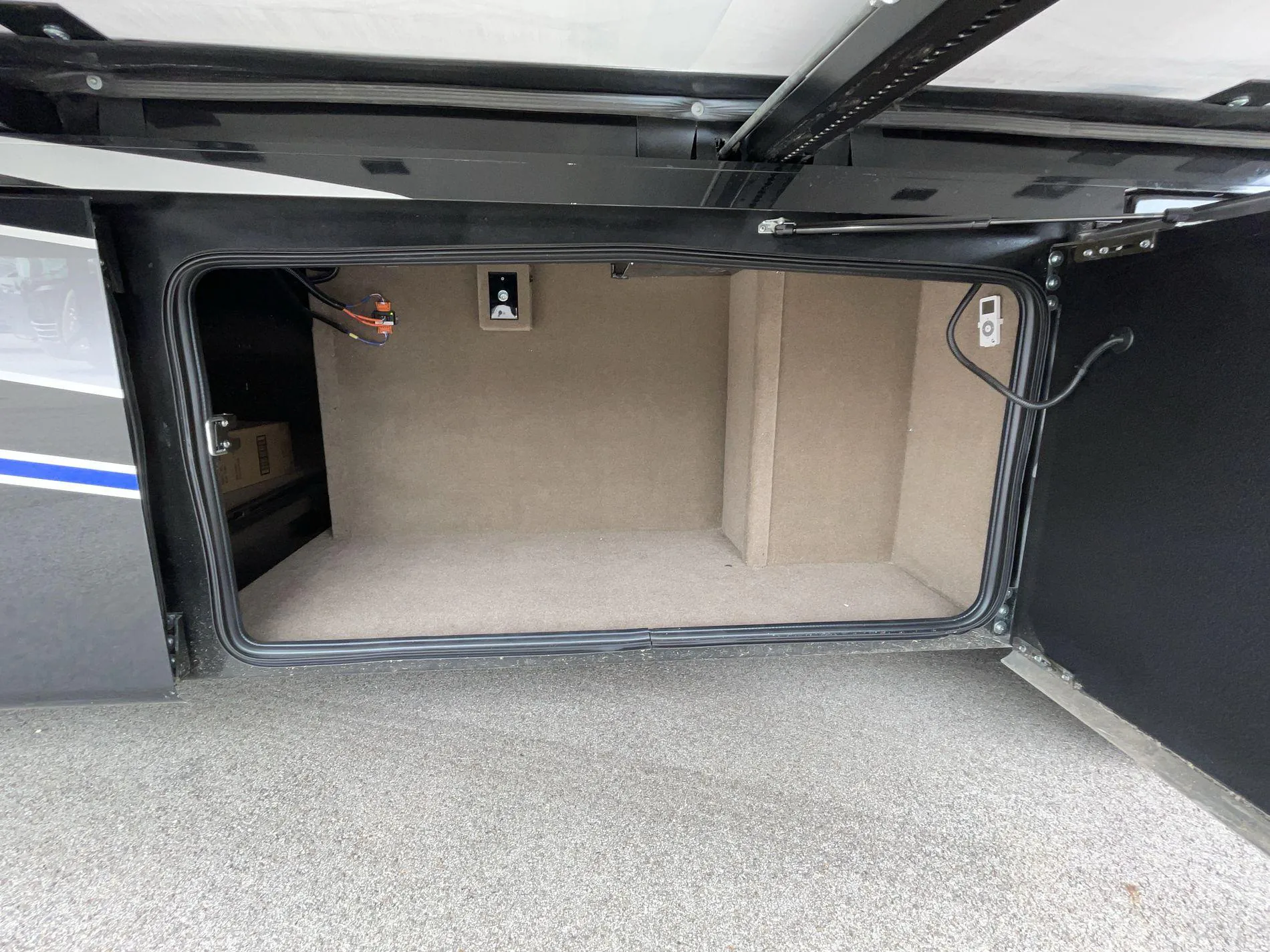 2025 Entegra Coach Aspire 44R - Photo 3