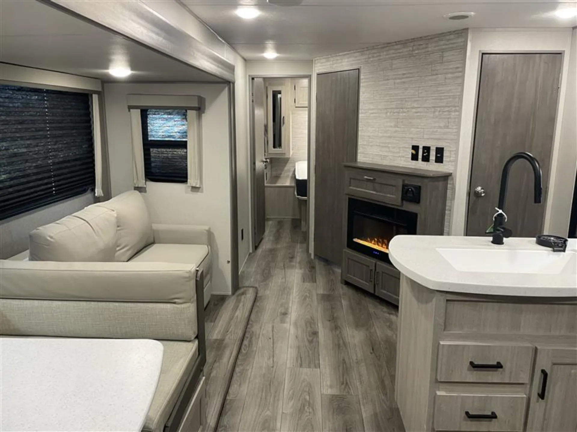 2026 Coachmen Catalina Legacy Edition 293TQBSCK - Photo 3