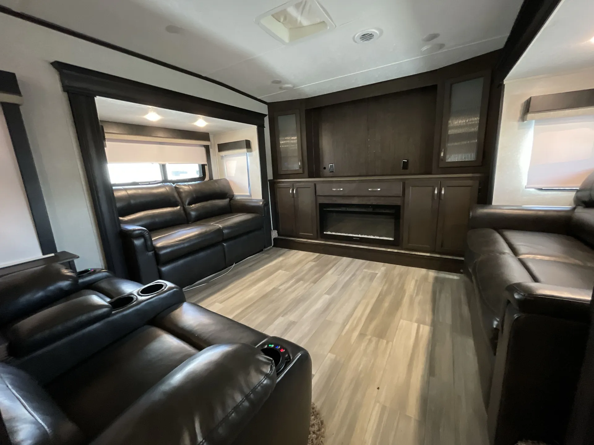 2021 Coachmen Brookstone 344FL — living area main