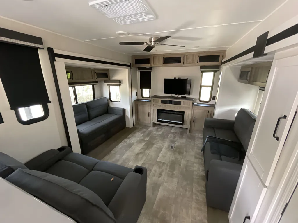 2024 Forest River Puma 38DEN, Photos photo 2