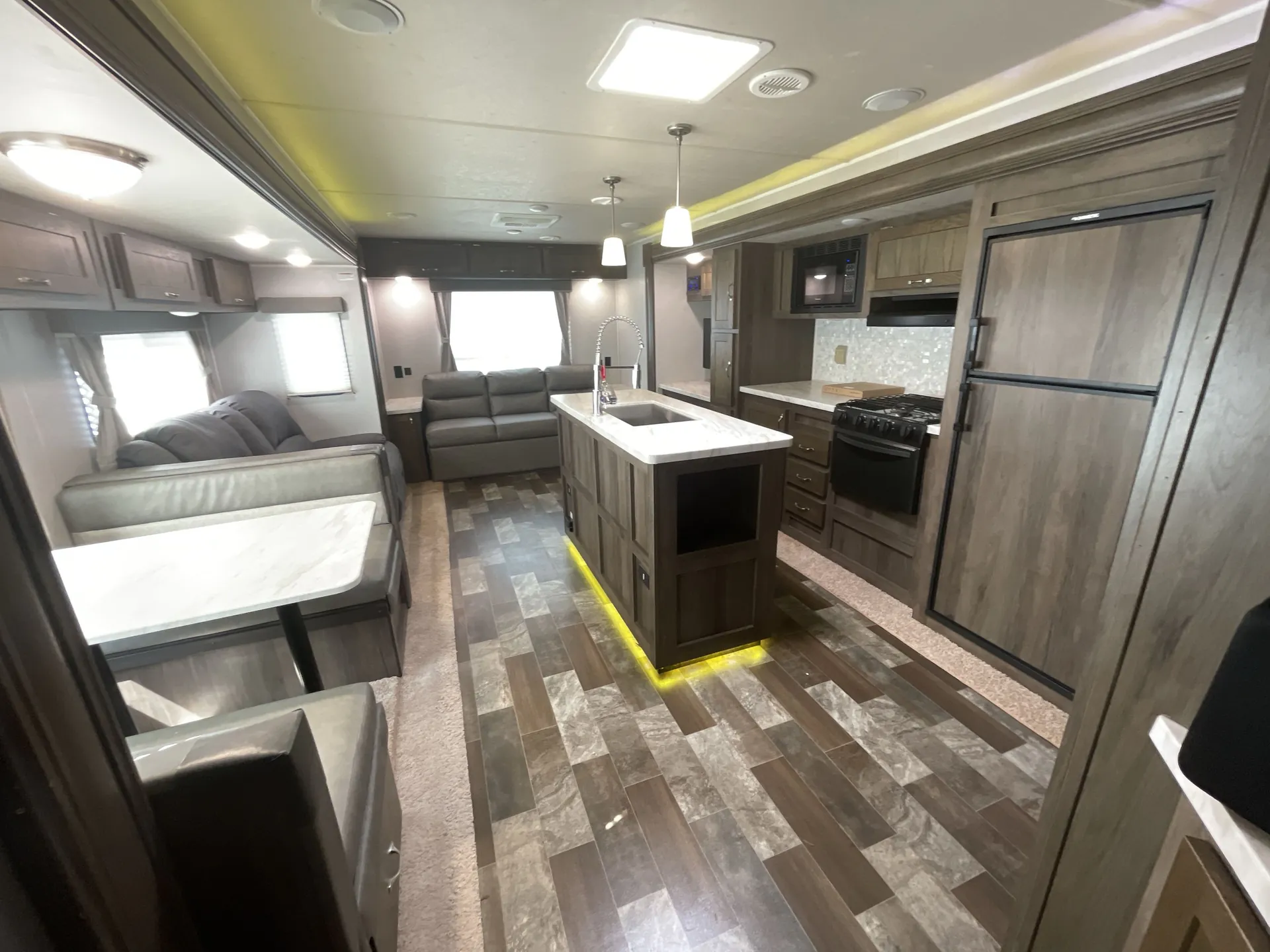 2020 East to West Silver Lake 29K2S — living area main