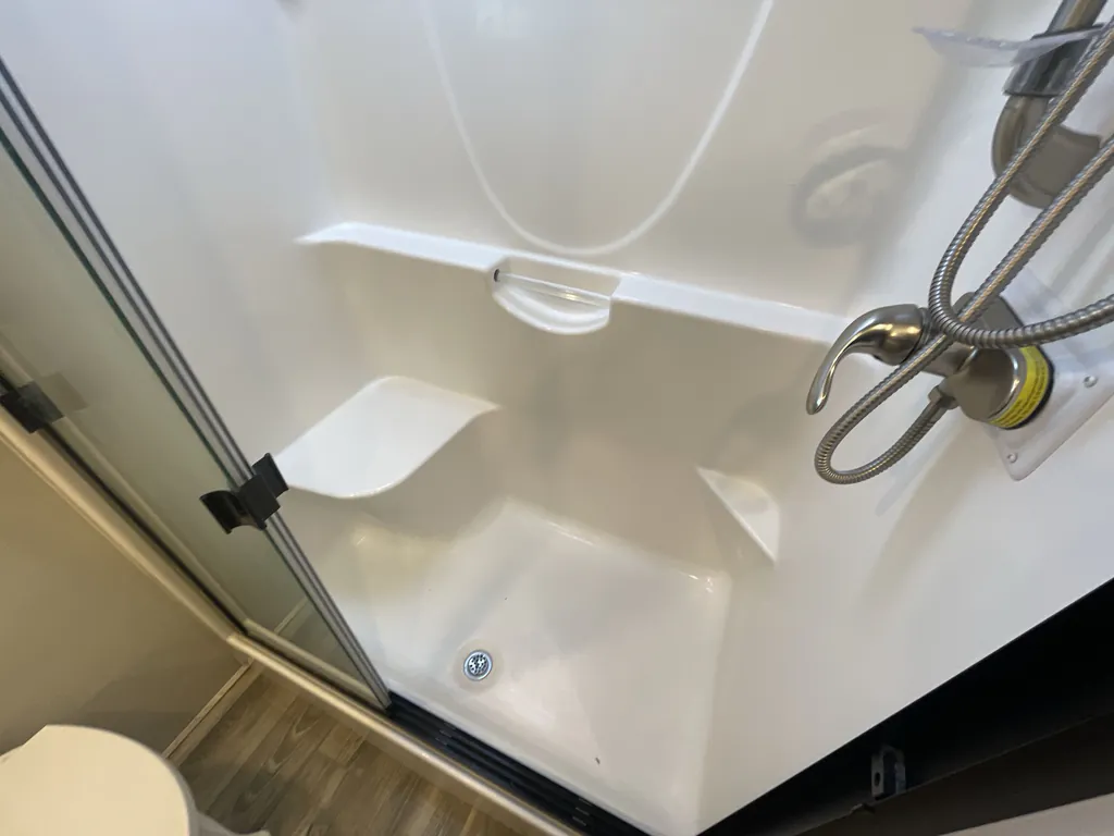 2022 Forest River Cardinal Luxury 380RLX, Photos photo 30