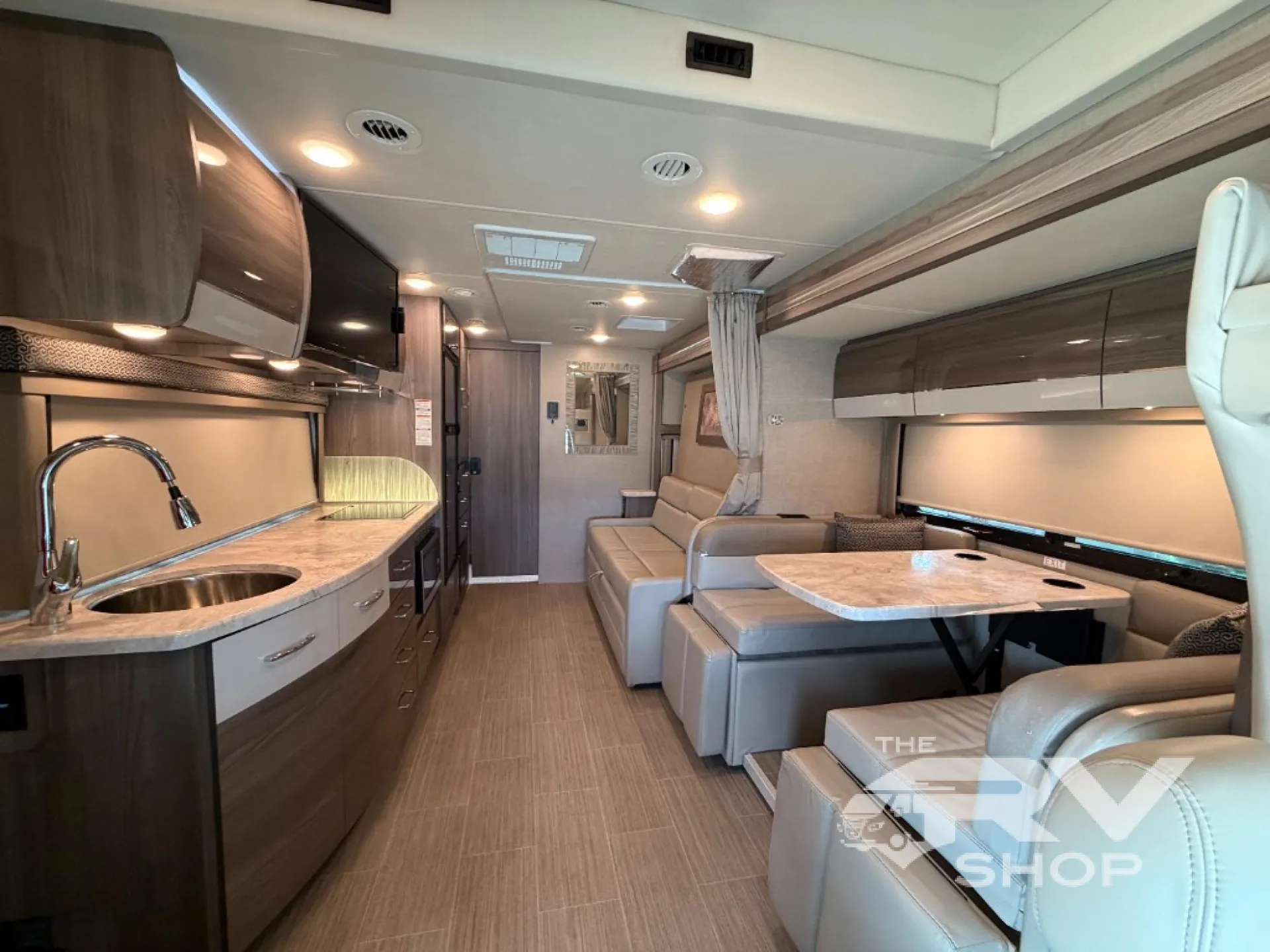 2021 Thor Motor Coach Delano 24FB - Photo 3