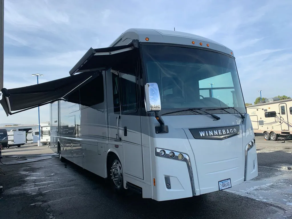 2019 Winnebago Horizon 40A - Photo 2