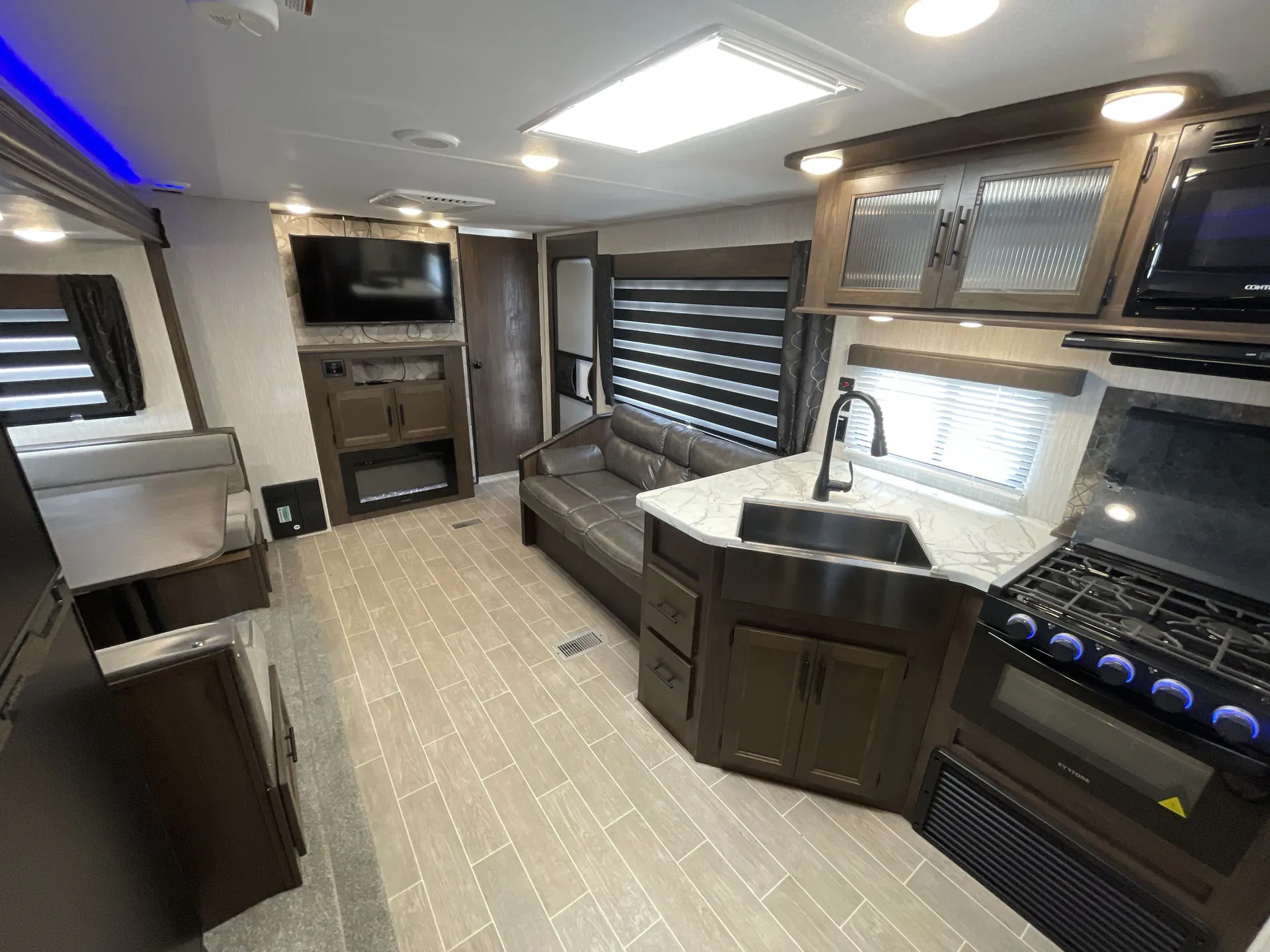2021 Forest River Cherokee 274BRB — living area main