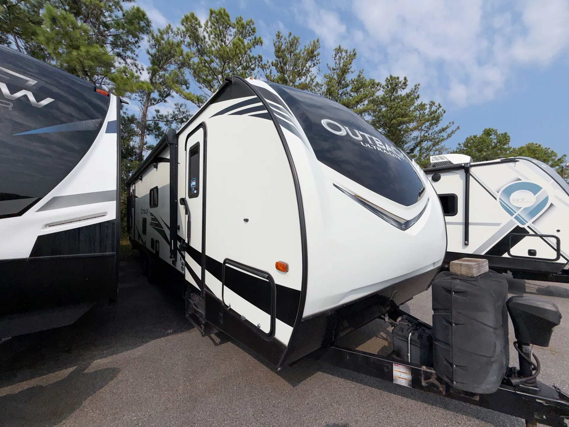 2020 Keystone Outback Ultra-Lite 299URL — living area main