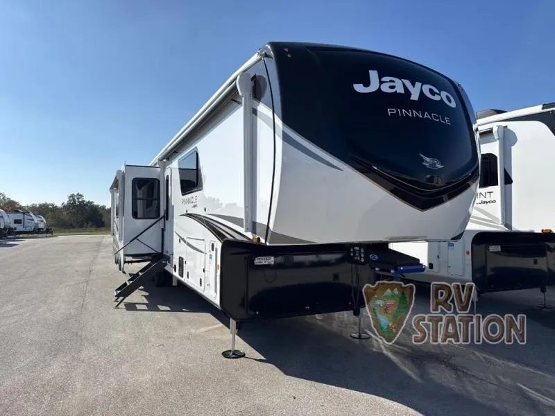 2026 Jayco Pinnacle 38FBRK - Photo 2