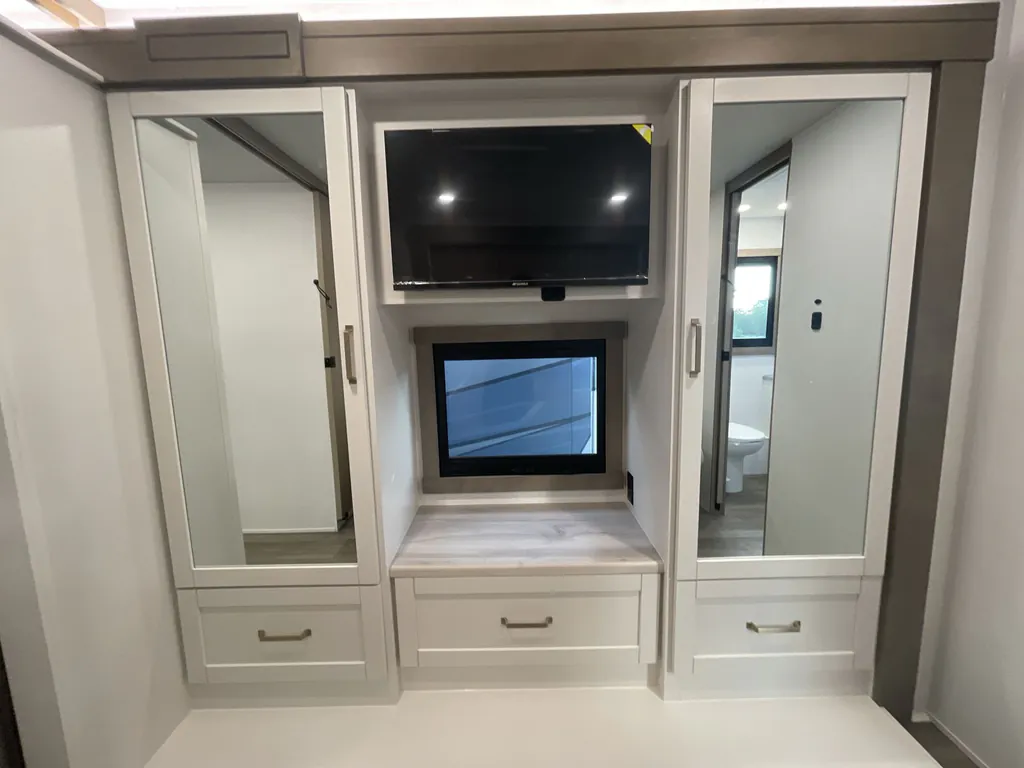 2027 Entegra Coach Vision XL 36C, Photos photo 34