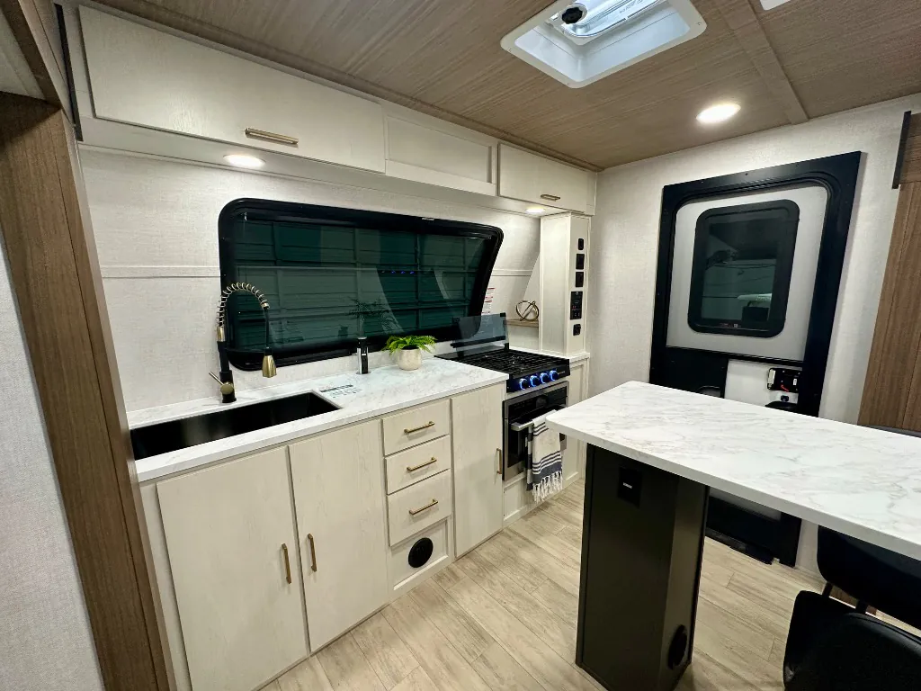 2027 Forest River Vibe 2500FIK, Photos photo 5