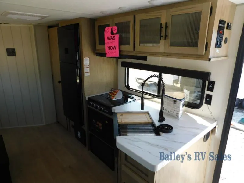 2026 Forest River Cherokee Grey Wolf 29TE - Photo 4