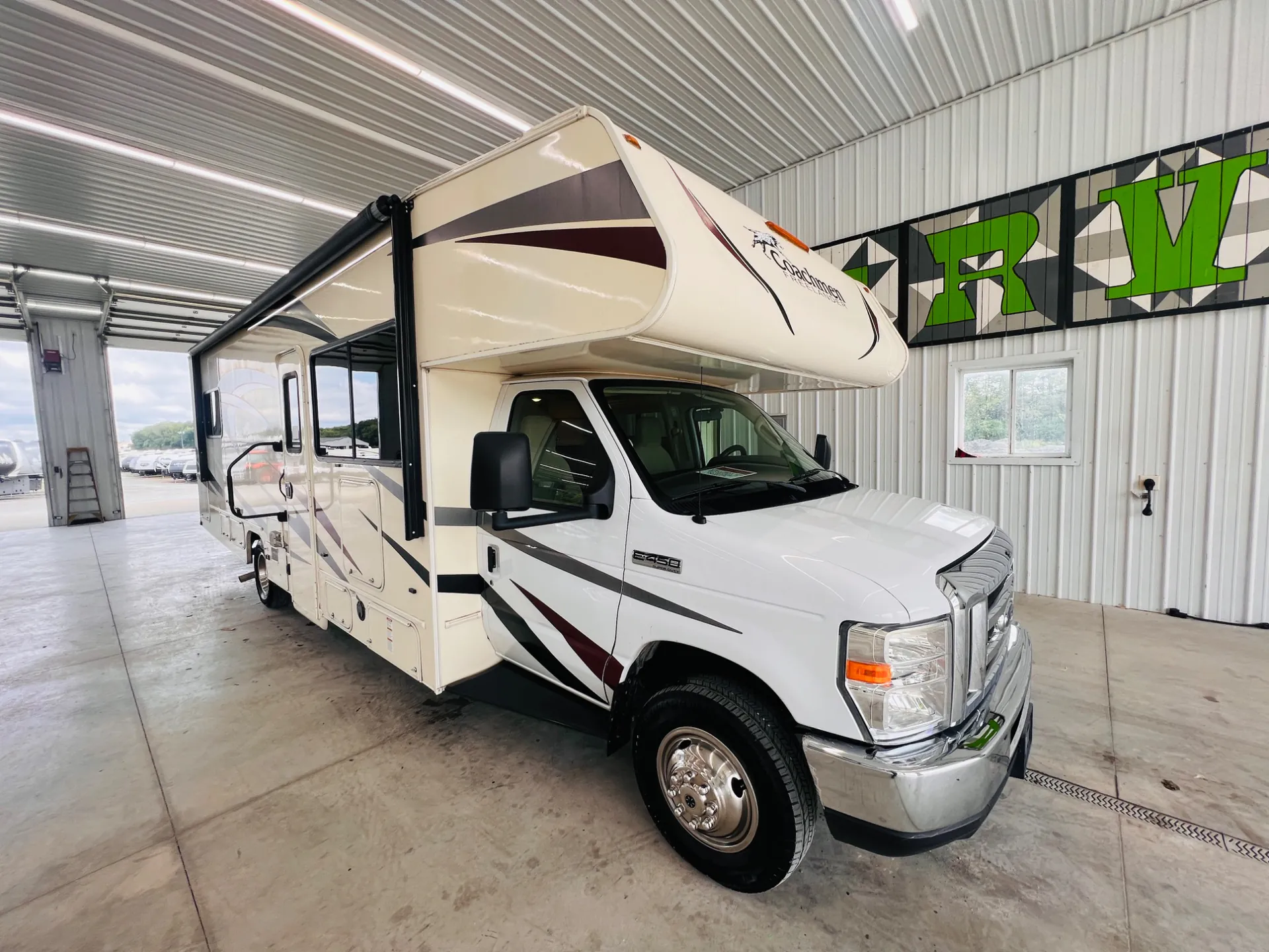 2019 Coachmen Freelander Premier 32FS - Photo 2
