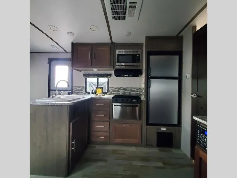 2018 Forest River RV Surveyor 200MBLE - Photo 4