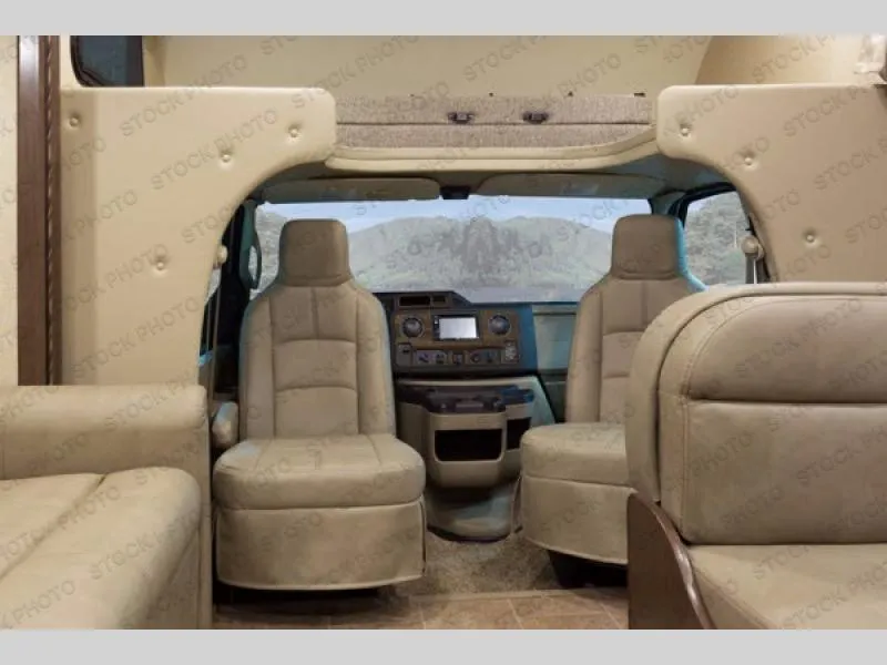 2018 Thor Motor Coach Chateau 31Y - Photo 3