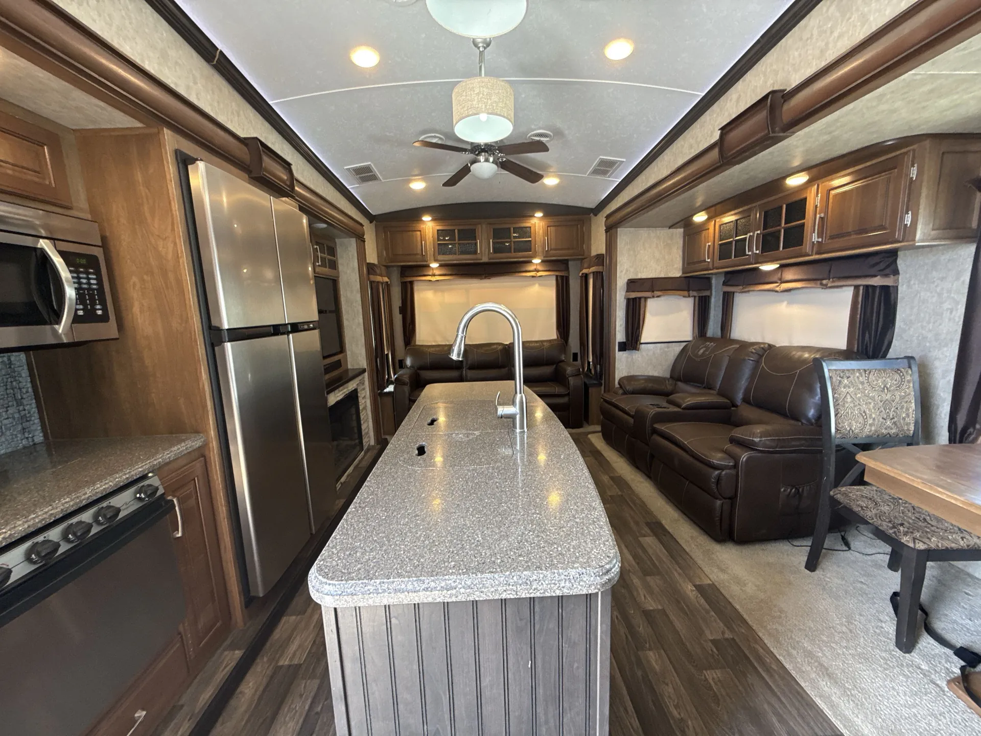 2016 Keystone Montana 3160RL — living area main